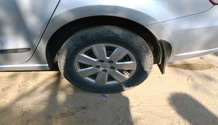 2012 Volkswagen Vento TRENDLINE 1.6, Petrol, Manual, 81,085 km, tyre