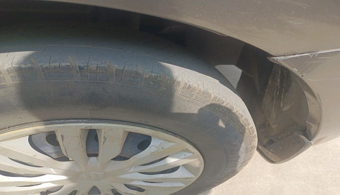 2018 Maruti Dzire VDI, Diesel, Manual, 1,29,002 km, tyre