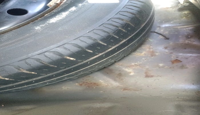 2018 Maruti Dzire VDI, Diesel, Manual, 1,29,002 km, tyre