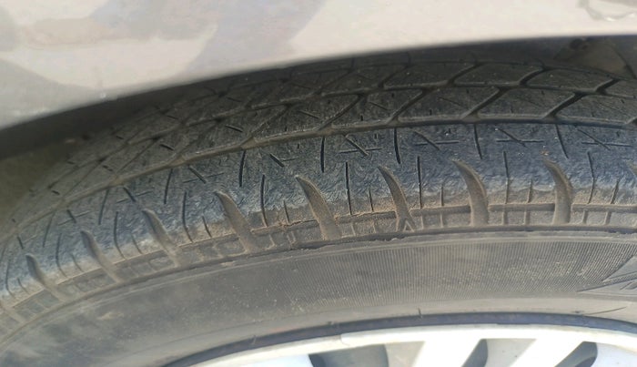 2018 Maruti Dzire VDI, Diesel, Manual, 1,29,002 km, tyre