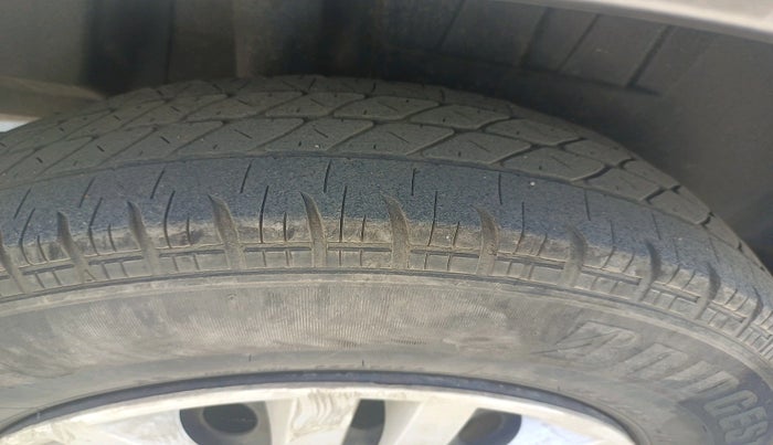 2018 Maruti Dzire VDI, Diesel, Manual, 1,29,002 km, tyre