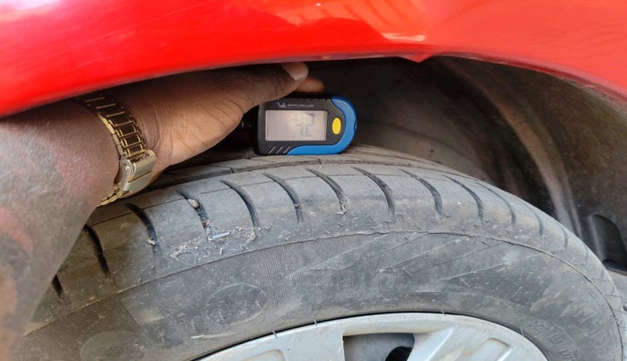 2011 Ford Figo TITANIUM 1.4 DIESEL, Diesel, Manual, 1,18,732 km, tyre