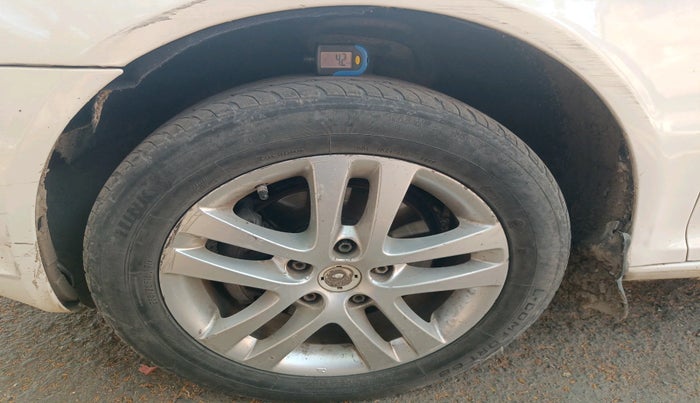 2013 Skoda Laura ELEGANCE 2.0 TDI CR AT, Diesel, Automatic, 1,24,750 km, tyre