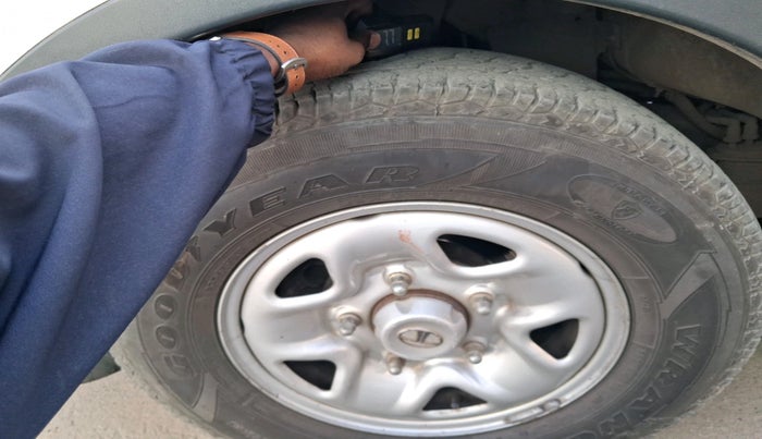 2017 Tata Hexa XM 4X2 7 STR, Diesel, Manual, 67,963 km, tyre