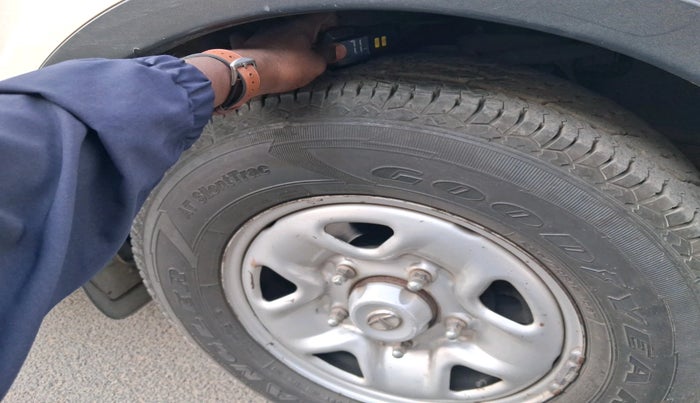 2017 Tata Hexa XM 4X2 7 STR, Diesel, Manual, 67,963 km, tyre