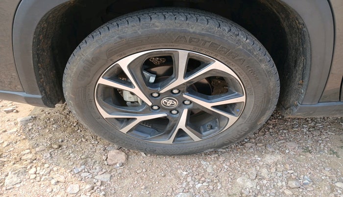 2022 Toyota URBAN CRUISER HYRYDER V NEO DRIVE, Petrol, Manual, 23,433 km, tyre