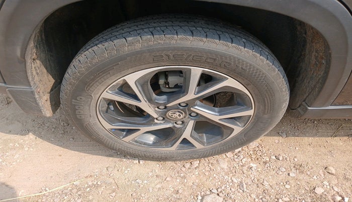 2022 Toyota URBAN CRUISER HYRYDER V NEO DRIVE, Petrol, Manual, 23,433 km, tyre