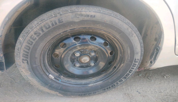 2011 Maruti Swift Dzire VDI, Diesel, Manual, 1,80,781 km, tyre