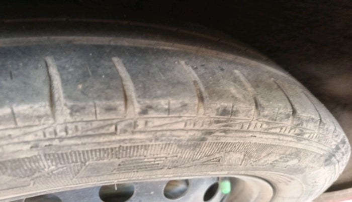 2016 Toyota Etios Liva G, Petrol, Manual, 57,076 km, tyre