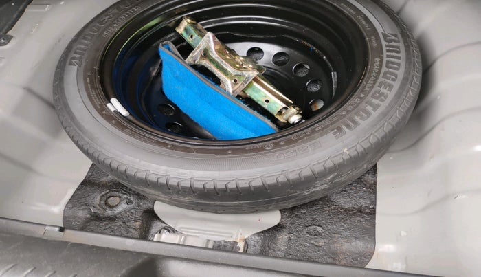 2013 Hyundai Verna FLUIDIC 1.6 CRDI SX, Diesel, Manual, 1,08,036 km, tyre