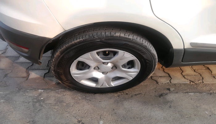 2016 Ford Ecosport TREND 1.5L DIESEL, Diesel, Manual, 1,94,617 km, tyre