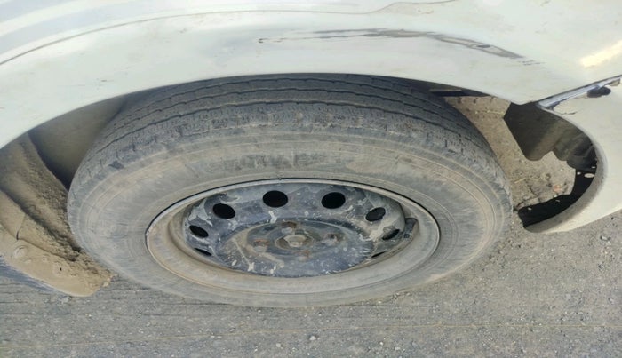 2010 Maruti Swift LDI, Diesel, Manual, 1,29,963 km, tyre