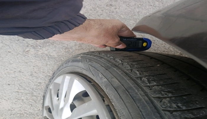 2012 Honda Brio E MT, Petrol, Manual, 93,708 km, tyre