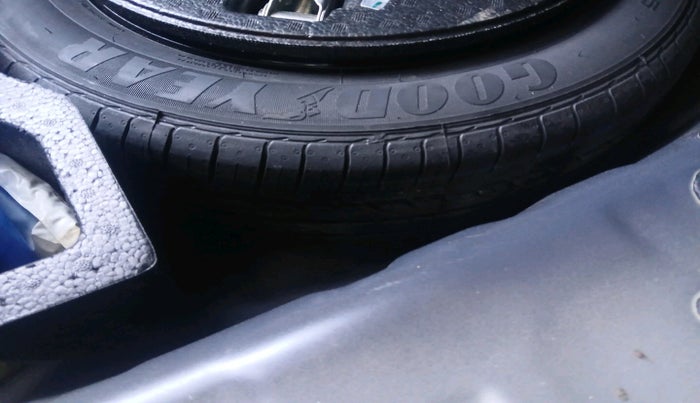 2019 Maruti Ciaz ALPHA  AT 1.5 SHVS PETROL, Petrol, Automatic, 41,485 km, tyre