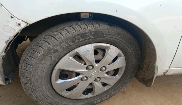 2012 Hyundai i10 MAGNA 1.1, Petrol, Manual, 1,05,127 km, tyre