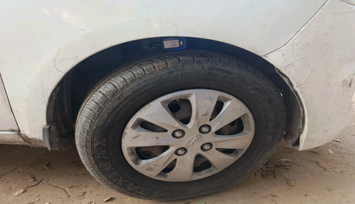 2012 Hyundai i10 MAGNA 1.1, Petrol, Manual, 1,05,127 km, tyre