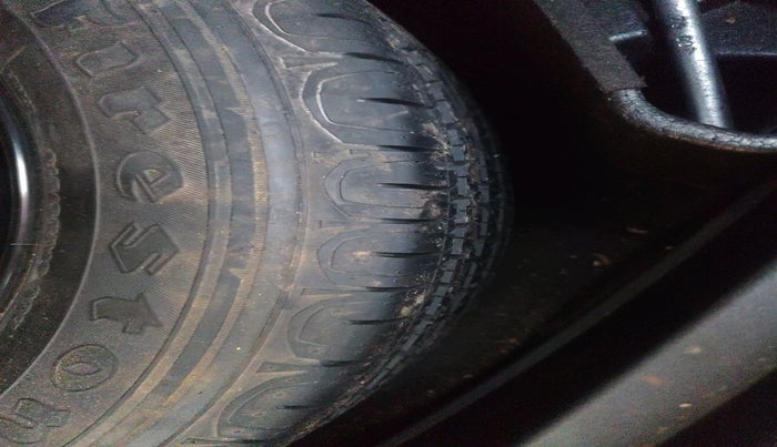 2017 Jeep Compass LONGITUDE 2.0 DIESEL, Diesel, Manual, 1,37,256 km, tyre