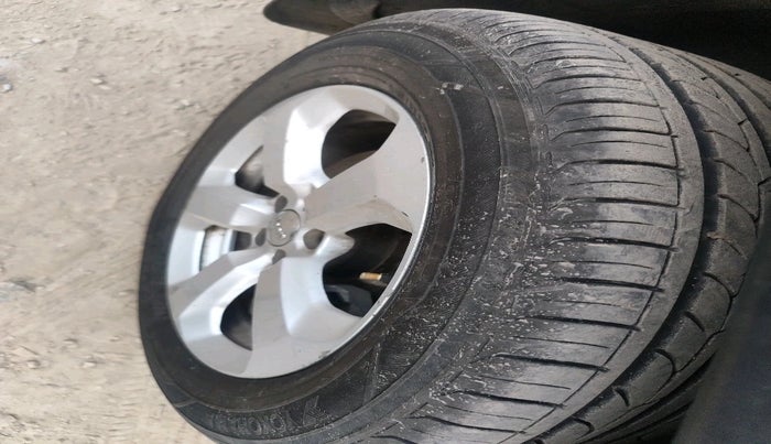 2017 Jeep Compass LONGITUDE 2.0 DIESEL, Diesel, Manual, 1,37,256 km, tyre