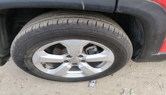 2017 Jeep Compass LONGITUDE 2.0 DIESEL, Diesel, Manual, 1,37,256 km, tyre