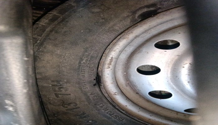 2011 Maruti Wagon R 1.0 LXI CNG, Petrol, Manual, 1,20,277 km, tyre