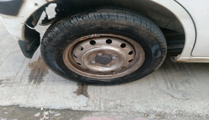 2011 Maruti Wagon R 1.0 LXI CNG, Petrol, Manual, 1,20,277 km, tyre