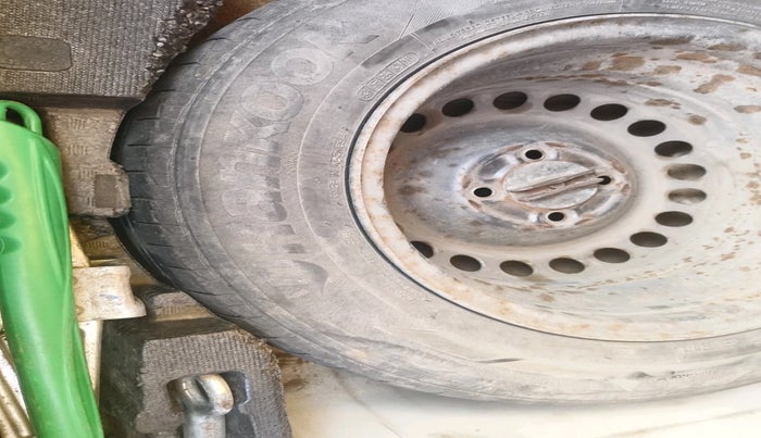 2016 Honda Amaze 1.5L I-DTEC E, Diesel, Manual, 74,793 km, tyre