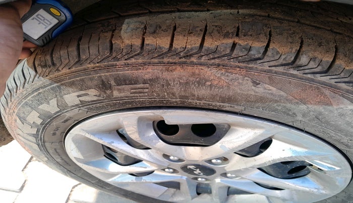 2023 KIA CARENS PRESTIGE 1.5 DIESEL 7 STR, Diesel, Manual, 2,26,405 km, tyre