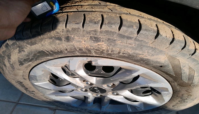 2023 KIA CARENS PRESTIGE 1.5 DIESEL 7 STR, Diesel, Manual, 2,26,405 km, tyre