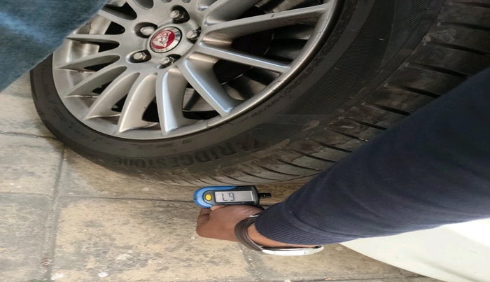 2013 Jaguar XF 2.2 DIESEL LUXURY, Diesel, Automatic, 49,386 km, tyre