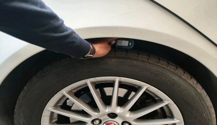 2013 Jaguar XF 2.2 DIESEL LUXURY, Diesel, Automatic, 49,386 km, tyre