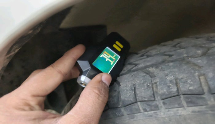 2011 Maruti Swift VXI, Petrol, Manual, 16,610 km, tyre