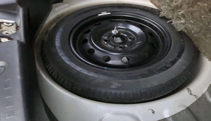 2011 Maruti Swift VXI, Petrol, Manual, 16,610 km, tyre