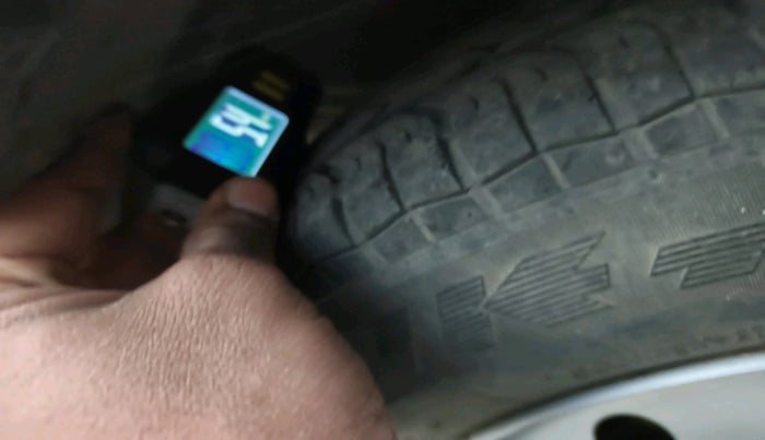 2011 Maruti Swift VXI, Petrol, Manual, 16,610 km, tyre