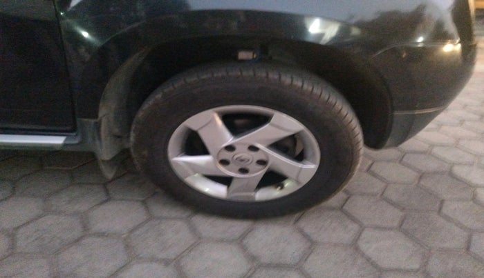 2013 Renault Duster 110 PS RXZ DIESEL, Diesel, Manual, 1,39,371 km, tyre