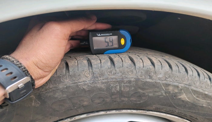 2011 Ford Figo LXI 1.2 PETROL, Petrol, Manual, 90,762 km, tyre