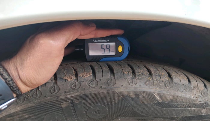 2011 Ford Figo LXI 1.2 PETROL, Petrol, Manual, 90,762 km, tyre