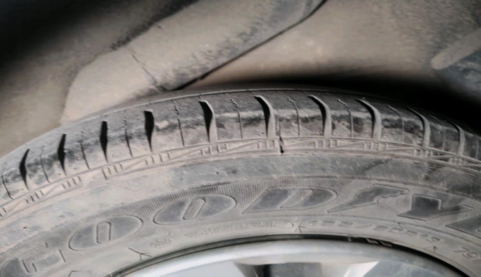 2010 Hyundai i10 MAGNA 1.2, Petrol, Manual, 1,05,637 km, tyre