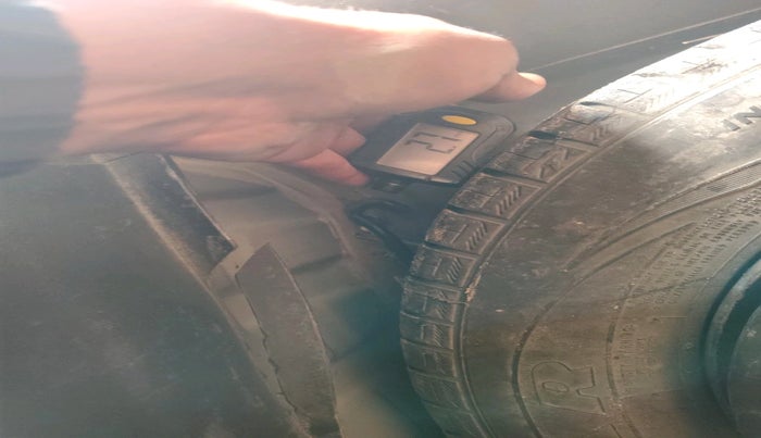 2010 Hyundai i10 MAGNA 1.2, Petrol, Manual, 1,05,637 km, tyre