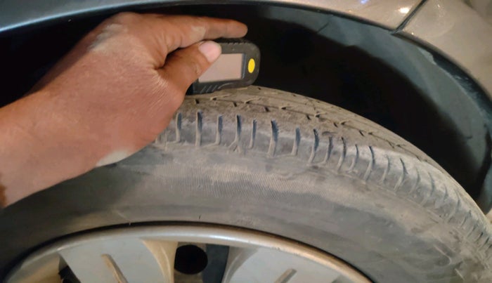 2010 Hyundai i10 MAGNA 1.2, Petrol, Manual, 1,05,637 km, tyre