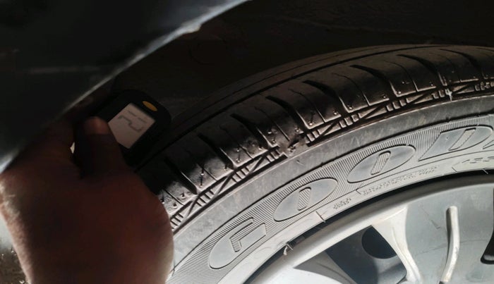 2010 Hyundai i10 MAGNA 1.2, Petrol, Manual, 1,05,637 km, tyre