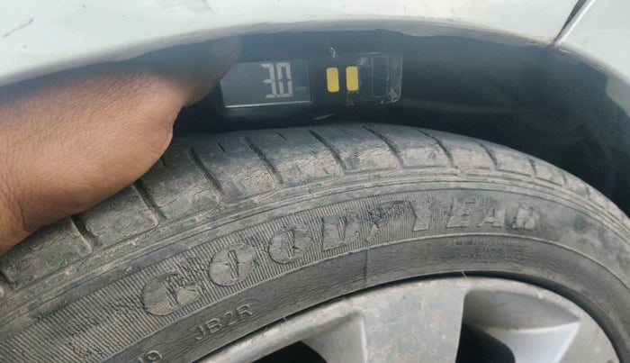 2012 Hyundai Verna FLUIDIC 1.6 CRDI SX, Diesel, Manual, 81,890 km, tyre