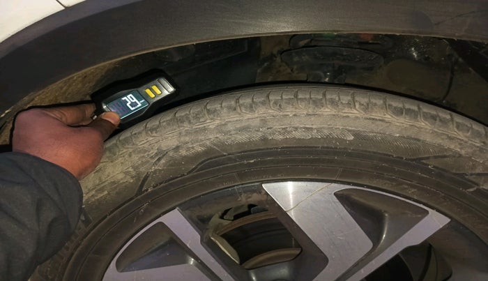 2022 KIA SONET HTX 1.5, Diesel, Manual, 1,09,710 km, tyre