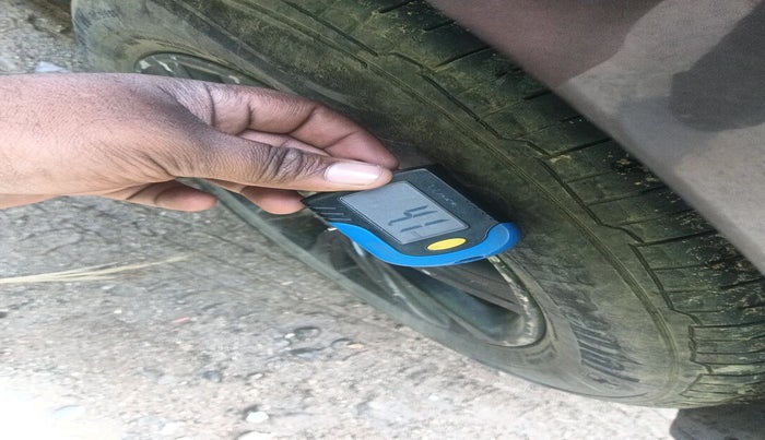 2013 Volkswagen Polo HIGHLINE DIESEL, Diesel, Manual, 1,06,483 km, tyre