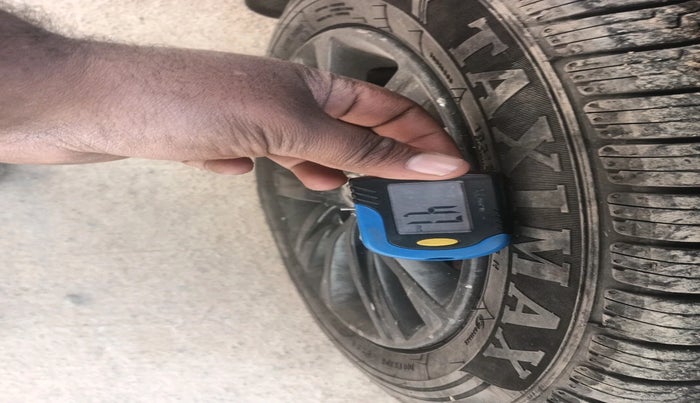 2013 Volkswagen Polo HIGHLINE DIESEL, Diesel, Manual, 1,06,483 km, tyre