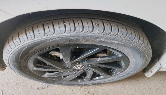 2025 Volkswagen VIRTUS GT Line 1.0 TSI MT, Petrol, Manual, 3,078 km, tyre