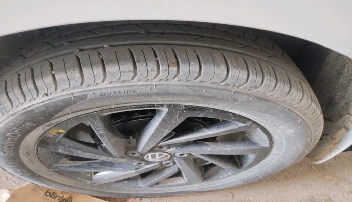 2025 Volkswagen VIRTUS GT Line 1.0 TSI MT, Petrol, Manual, 3,078 km, tyre