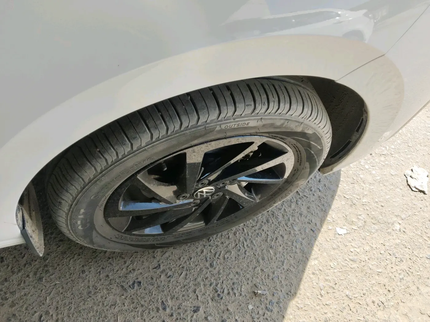 2025 Volkswagen VIRTUS GT Line 1.0 TSI MT, Petrol, Manual, 3,078 km, tyre