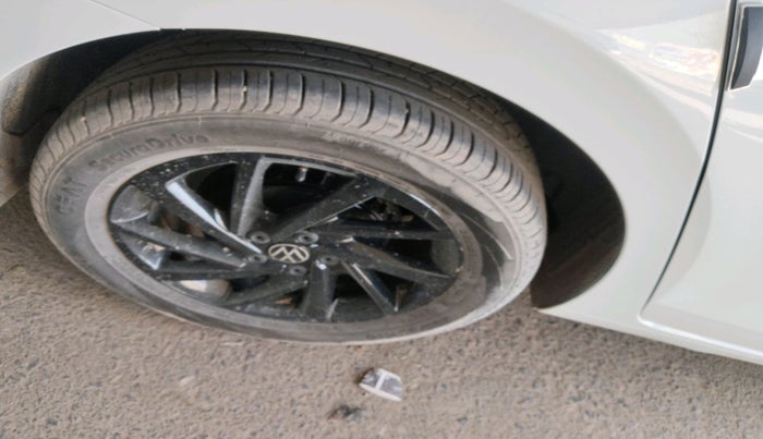 2025 Volkswagen VIRTUS GT Line 1.0 TSI MT, Petrol, Manual, 3,078 km, tyre