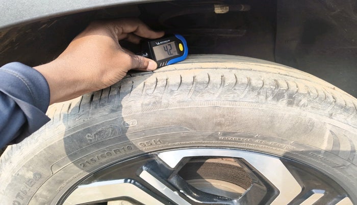 2022 Maruti BREZZA ZXI + SMART HYBRID DUAL TONE, Petrol, Manual, 50,005 km, tyre