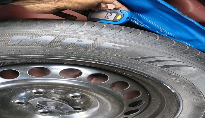 2022 Maruti BREZZA ZXI + SMART HYBRID DUAL TONE, Petrol, Manual, 50,005 km, tyre